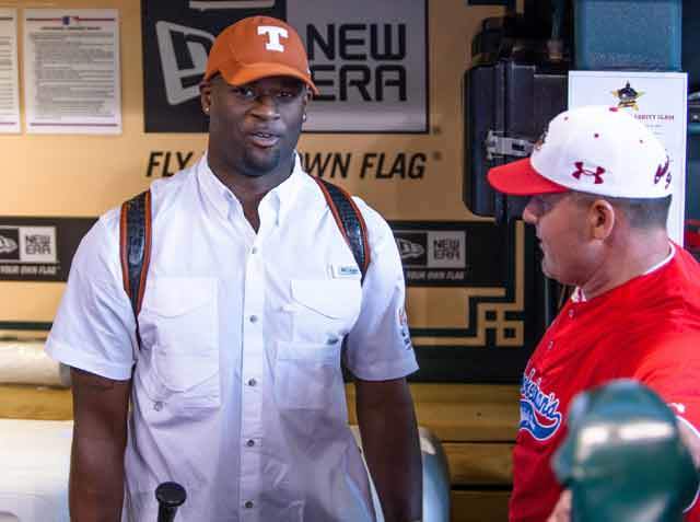 vince-young-texas-read